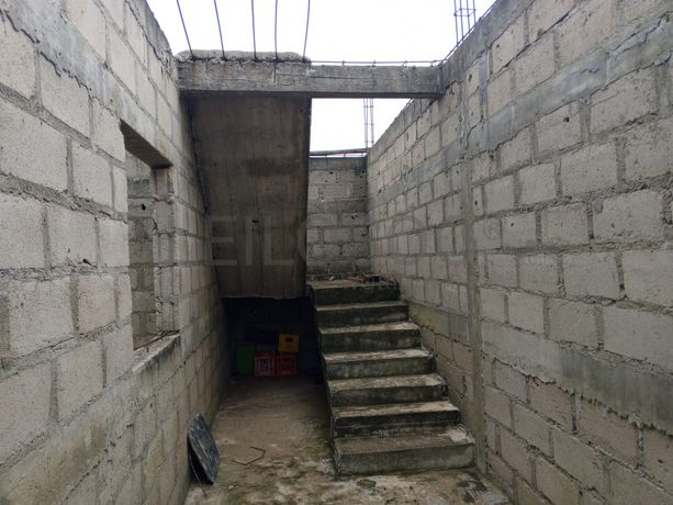 Moradia inacabada T3