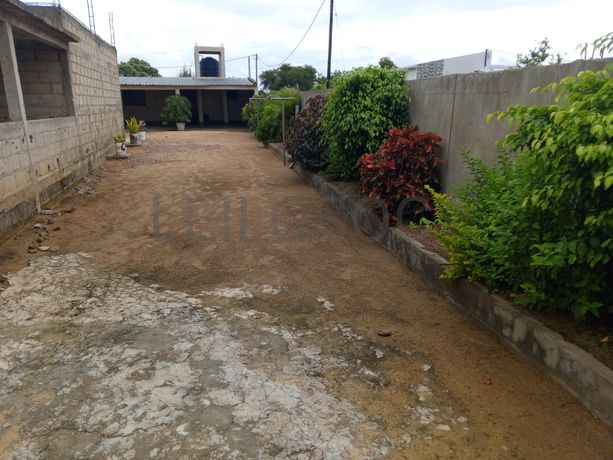 Moradia inacabada T3