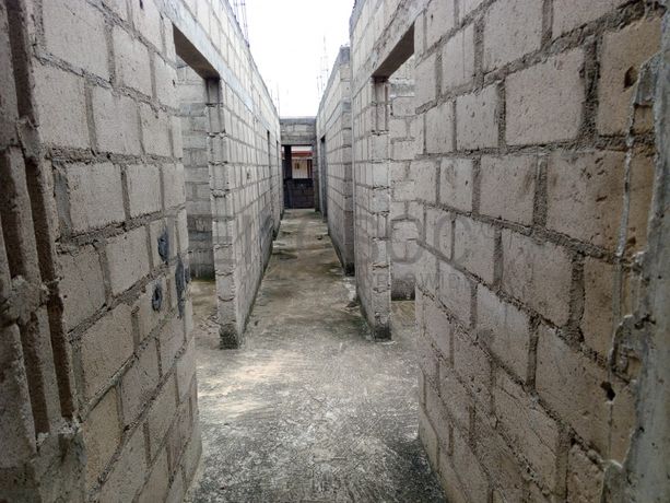 Moradia inacabada T3