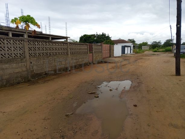 Moradia inacabada T3