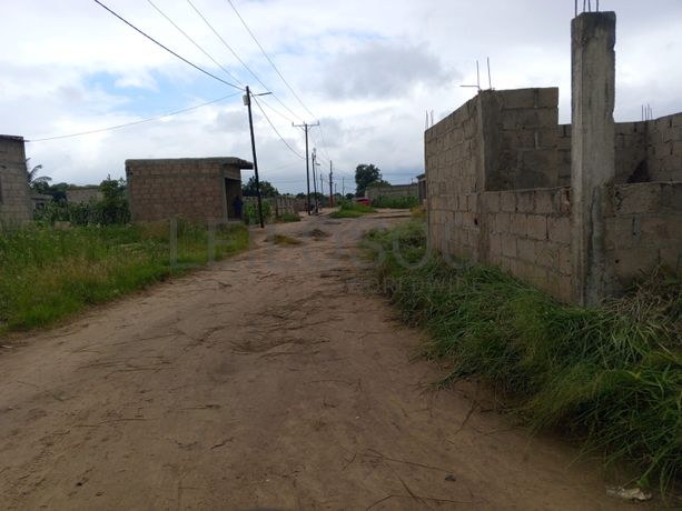 Moradia inacabada T3