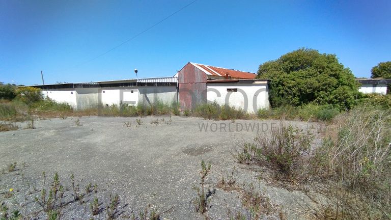 Armazém + Terreno · Santarém