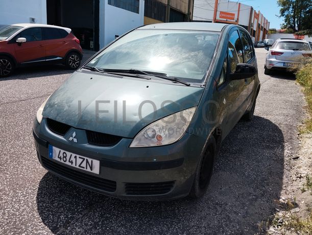 Mitsubishi Colt 1.1 · Ano 2005
