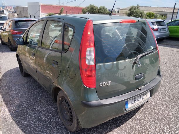 Mitsubishi Colt 1.1 · Ano 2005