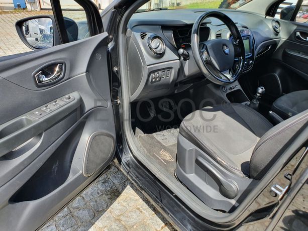 Renault Captur 1.5 DCI · Ano 2016