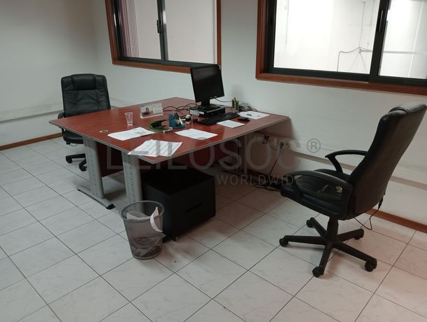 Equipamento de Escritório · Material Informático