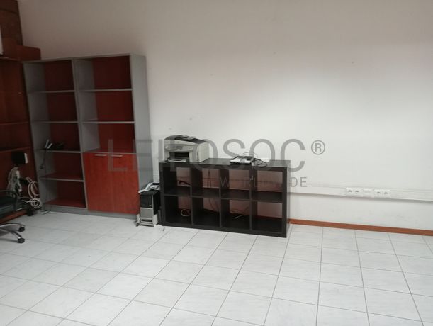 Equipamento de Escritório · Material Informático