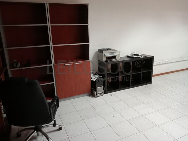 Equipamento de Escritório · Material Informático