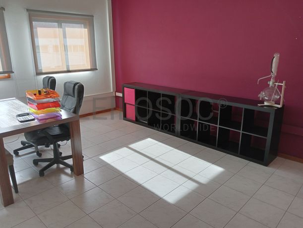 Equipamento de Escritório · Material Informático