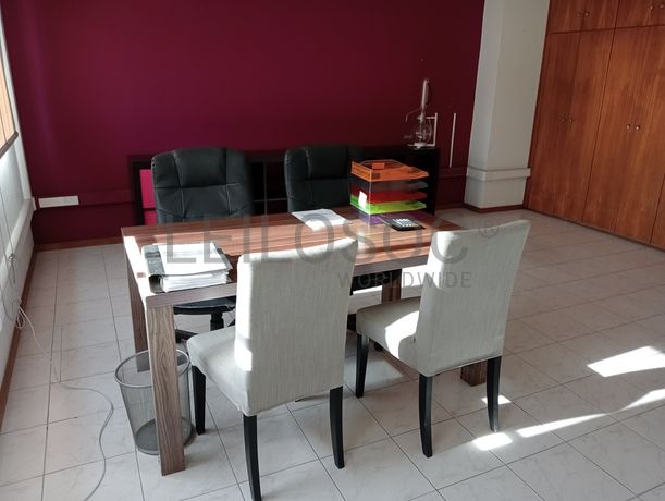 Equipamento de Escritório · Material Informático