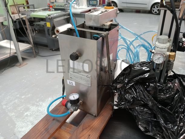 Máquina de rotulagem + Capsuladora semiautomática