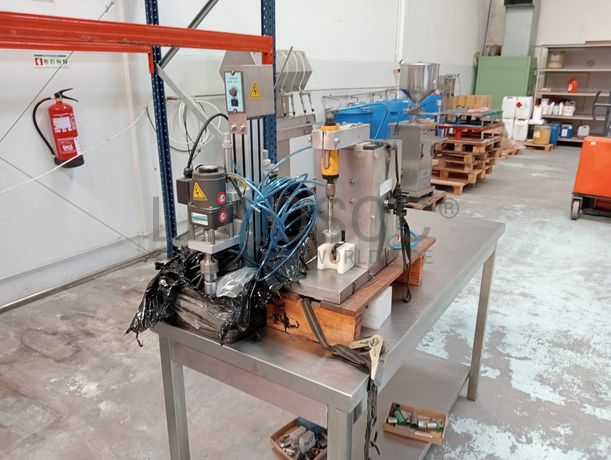 Máquina de rotulagem + Capsuladora semiautomática