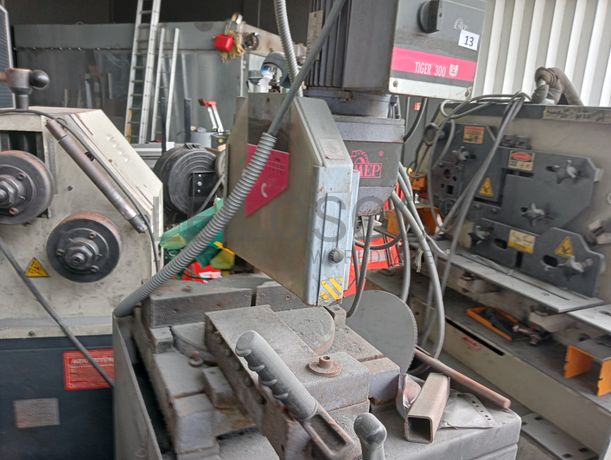 Serrote de disco + Máquina de furar + Aparelho de soldar + Balança