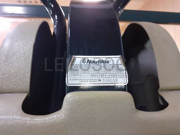 Máquina de Elevações e Dips assistidas