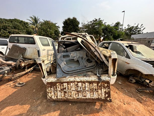 TOYOTA HILUX 4X4 CD STD 5L