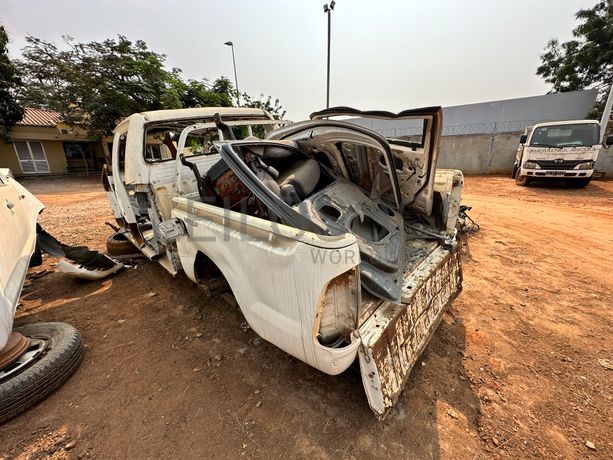 TOYOTA HILUX 4X4 CD STD 5L