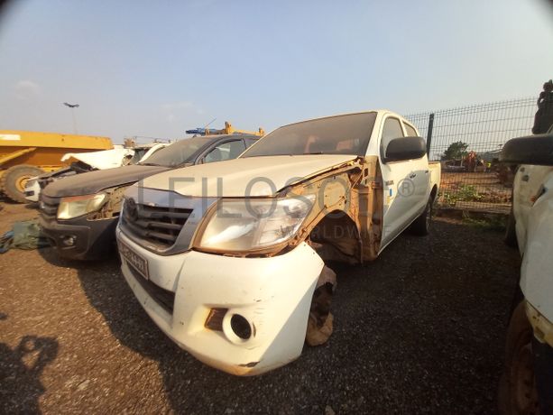 TOYOTA HILUX 4X4 CD STD 5L