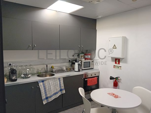 Escritório c/ 2 Lugares de Garagem · Lisboa
