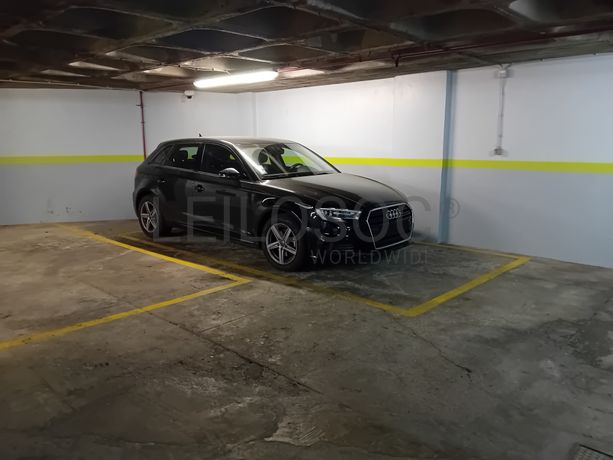 Escritório c/ 2 Lugares de Garagem · Lisboa