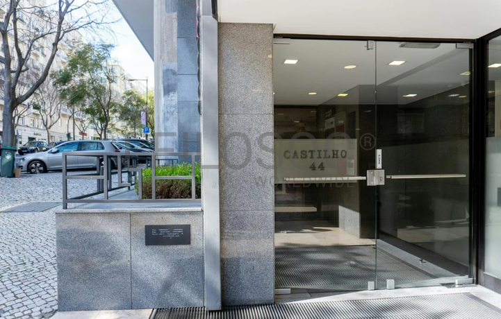 Escritório c/ 2 Lugares de Garagem · Lisboa