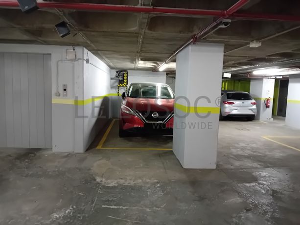 Escritório c/ 2 Lugares de Garagem · Lisboa