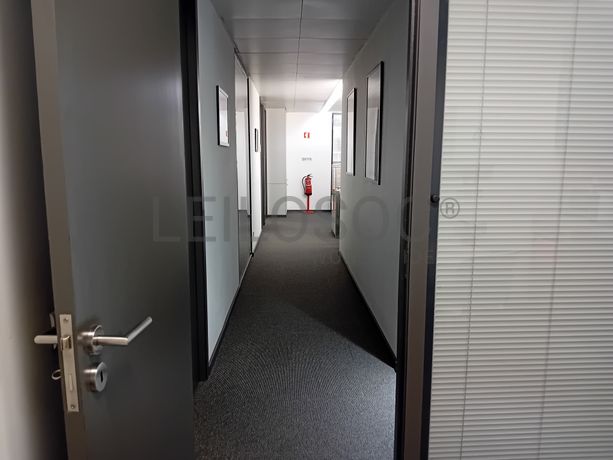 Escritório c/ 2 Lugares de Garagem · Lisboa