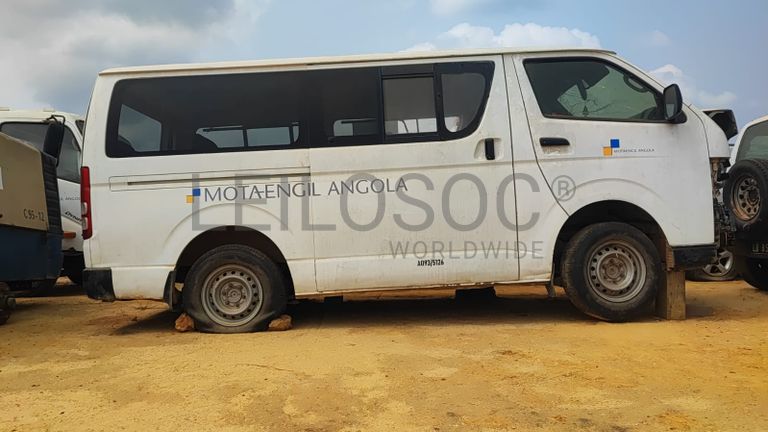 TOYOTA HIACE COMUTER KDH202