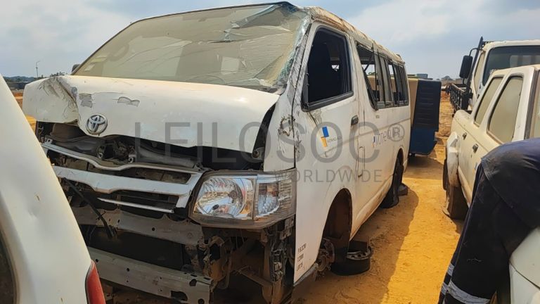 TOYOTA HIACE COMUTER KDH202