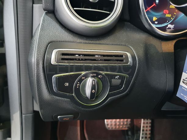 Mercedes-Benz C300 DE AMG Night Edition · Ano 2020