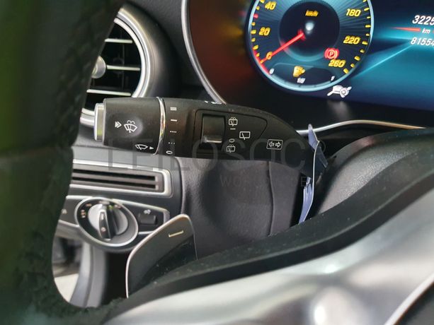 Mercedes-Benz C300 DE AMG Night Edition · Ano 2020