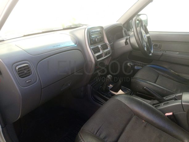 Nissan NP300 Hardbody · Ano 2013