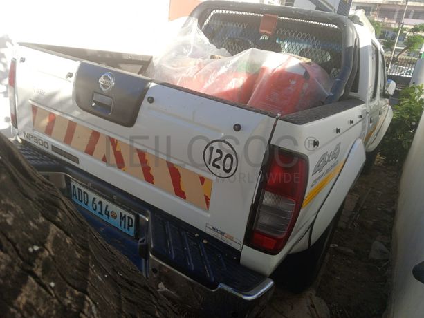 Nissan NP300 Hardbody · Ano 2013