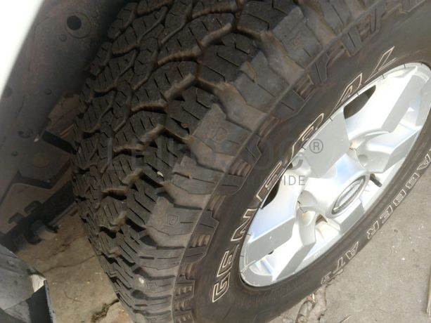 Nissan NP300 Hardbody · Ano 2013