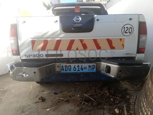 Nissan NP300 Hardbody · Ano 2013