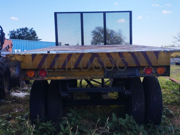 Reboque de eixo duplo