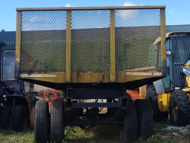 Reboque de eixo duplo