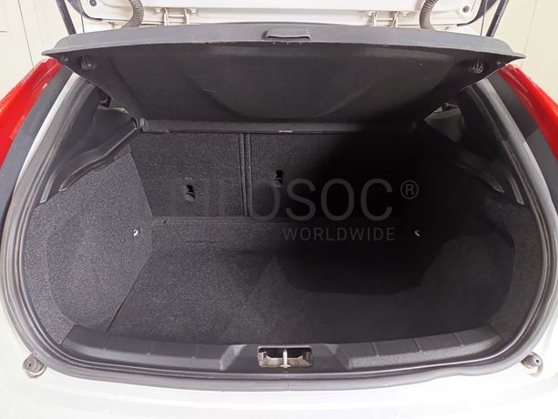 Volvo V40 2.0D · Ano 2016