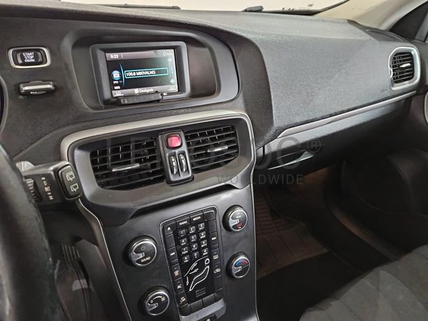 Volvo V40 2.0D · Ano 2016