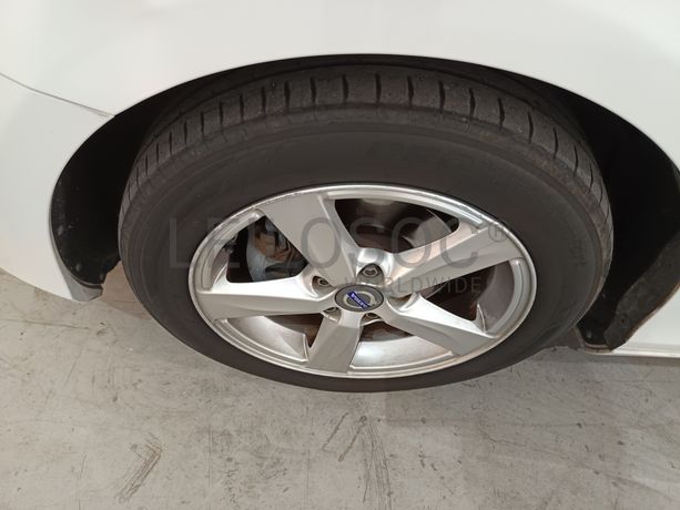 Volvo V40 2.0D · Ano 2016