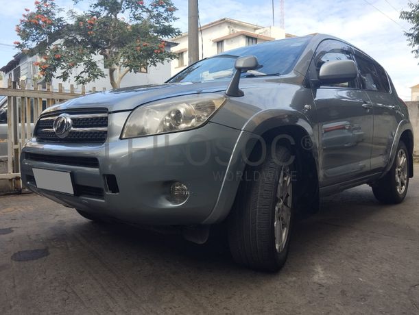 Toyota RAV4 2.5m · Ano 2006