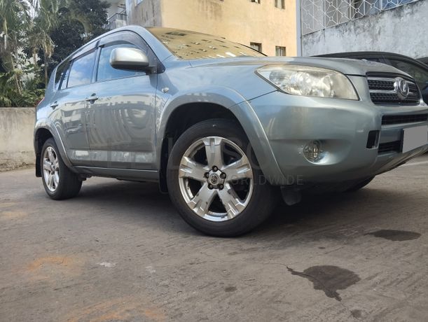 Toyota RAV4 2.5m · Ano 2006