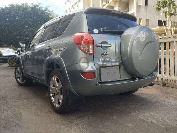Toyota RAV4 2.5m · Ano 2006