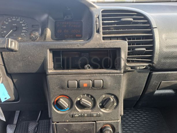 Opel Zafira 1.6 · 7 Lugares · Ano 2001