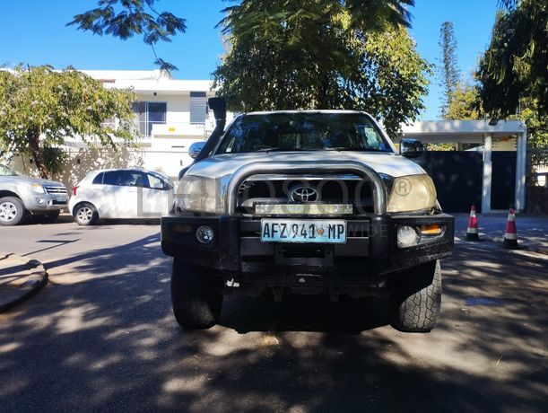 Toyota Hilux VVTI 2.7 · Ano 2004