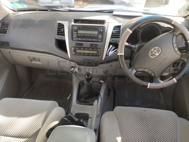 Toyota Hilux VVTI 2.7 · Ano 2004