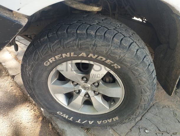 Toyota Hilux VVTI 2.7 · Ano 2004