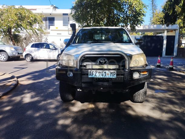 Toyota Hilux VVTI 2.7 · Ano 2004