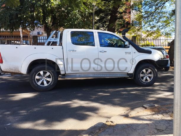Toyota Hilux VVTI 2.7 · Ano 2004