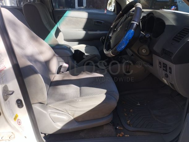 Toyota Hilux VVTI 2.7 · Ano 2004