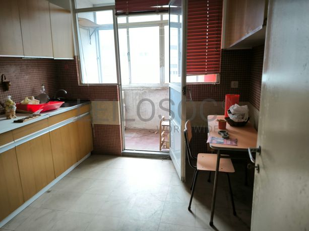 Proporção de 1/2 + Quinhão Hereditário · Apartamento T2 · Sintra